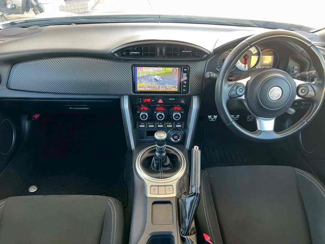86 GT 純正ナビ/フルセグTV/Bluetooth/バックカメラ/オートライト/マニュアル/オートエアコン/プッシュスタート/ETC/純正アルミ/クルーズコントロール/ステアリングスイッチ/フォグ/禁煙車(2枚目)