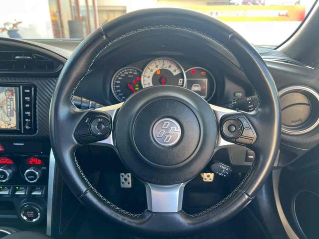 86 GT 純正ナビ/フルセグTV/Bluetooth/バックカメラ/オートライト/マニュアル/オートエアコン/プッシュスタート/ETC/純正アルミ/クルーズコントロール/ステアリングスイッチ/フォグ/禁煙車(3枚目)