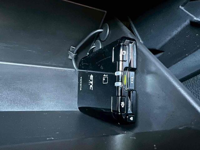 86 GT 純正ナビ/フルセグTV/Bluetooth/バックカメラ/オートライト/マニュアル/オートエアコン/プッシュスタート/ETC/純正アルミ/クルーズコントロール/ステアリングスイッチ/フォグ/禁煙車(8枚目)