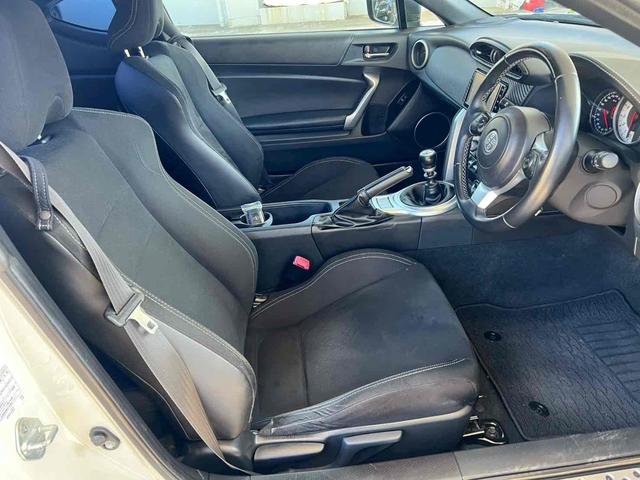 86 GT 純正ナビ/フルセグTV/Bluetooth/バックカメラ/オートライト/マニュアル/オートエアコン/プッシュスタート/ETC/純正アルミ/クルーズコントロール/ステアリングスイッチ/フォグ/禁煙車(22枚目)