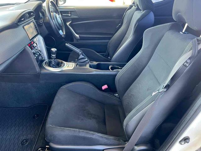 86 GT 純正ナビ/フルセグTV/Bluetooth/バックカメラ/オートライト/マニュアル/オートエアコン/プッシュスタート/ETC/純正アルミ/クルーズコントロール/ステアリングスイッチ/フォグ/禁煙車(23枚目)