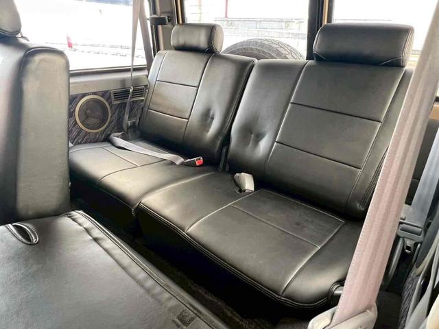 ランドクルーザープラド SXワイドリミテッド ディーゼルターボ/クラシックスタイル/サンドベージュツートンカラー/ホワイトルーフ/全塗装済/メッキグリル/背面タイヤ/ホワイトレター/ブラックレザーシートカバー/ディスプレイオーディオ/フルセグTV(11枚目)