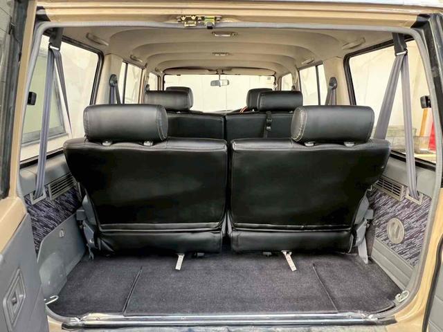 ランドクルーザープラド SXワイドリミテッド ディーゼルターボ/クラシックスタイル/サンドベージュツートンカラー/ホワイトルーフ/全塗装済/メッキグリル/背面タイヤ/ホワイトレター/ブラックレザーシートカバー/ディスプレイオーディオ/フルセグTV(12枚目)