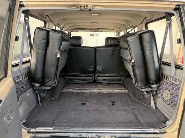 ランドクルーザープラド SXワイドリミテッド ディーゼルターボ/クラシックスタイル/サンドベージュツートンカラー/ホワイトルーフ/全塗装済/メッキグリル/背面タイヤ/ホワイトレター/ブラックレザーシートカバー/ディスプレイオーディオ/フルセグTV(13枚目)