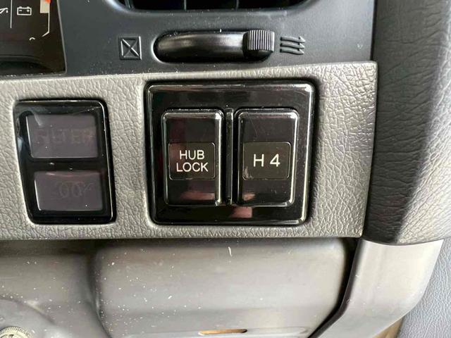 ランドクルーザープラド SXワイドリミテッド ディーゼルターボ/クラシックスタイル/サンドベージュツートンカラー/ホワイトルーフ/全塗装済/メッキグリル/背面タイヤ/ホワイトレター/ブラックレザーシートカバー/ディスプレイオーディオ/フルセグTV(23枚目)