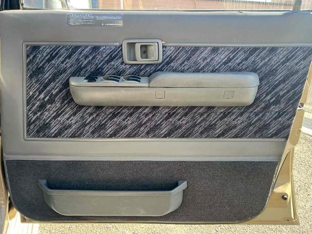 ランドクルーザープラド SXワイドリミテッド ディーゼルターボ/クラシックスタイル/サンドベージュツートンカラー/ホワイトルーフ/全塗装済/メッキグリル/背面タイヤ/ホワイトレター/ブラックレザーシートカバー/ディスプレイオーディオ/フルセグTV(27枚目)