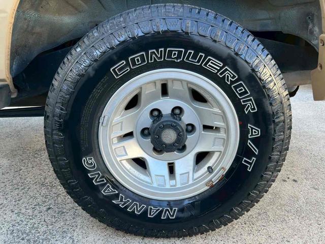 ランドクルーザープラド SXワイドリミテッド ディーゼルターボ/クラシックスタイル/サンドベージュツートンカラー/ホワイトルーフ/全塗装済/メッキグリル/背面タイヤ/ホワイトレター/ブラックレザーシートカバー/ディスプレイオーディオ/フルセグTV(32枚目)