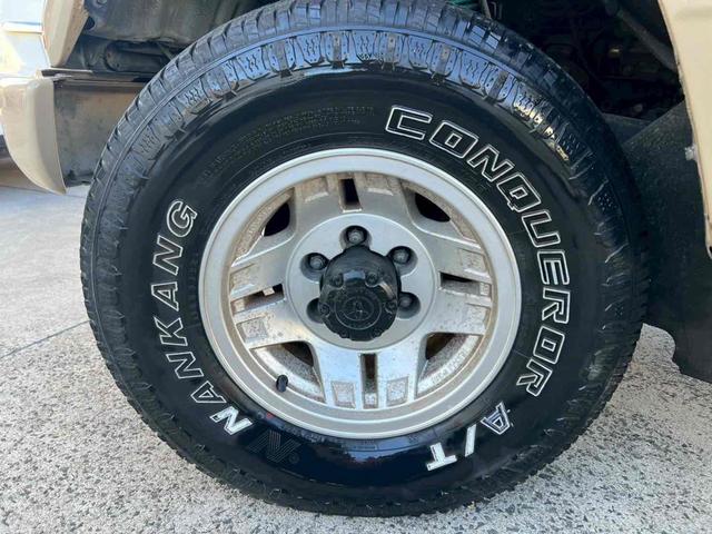 ランドクルーザープラド SXワイドリミテッド ディーゼルターボ/クラシックスタイル/サンドベージュツートンカラー/ホワイトルーフ/全塗装済/メッキグリル/背面タイヤ/ホワイトレター/ブラックレザーシートカバー/ディスプレイオーディオ/フルセグTV(33枚目)