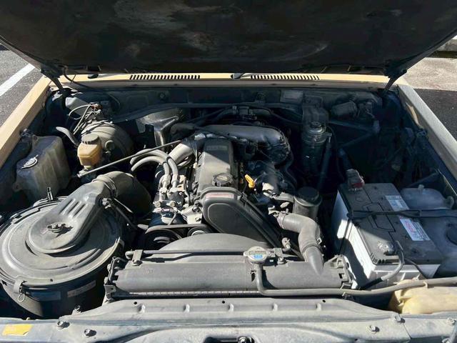 ランドクルーザープラド SXワイドリミテッド ディーゼルターボ/クラシックスタイル/サンドベージュツートンカラー/ホワイトルーフ/全塗装済/メッキグリル/背面タイヤ/ホワイトレター/ブラックレザーシートカバー/ディスプレイオーディオ/フルセグTV(35枚目)