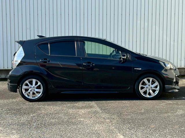 アクア Gブラックソフトレザーセレクション ETC バックカメラ ナビ TV アルミホイール オートライト ヘッドライトウォッシャー スマートキー 電動格納ミラー シートヒーター CVT 盗難防止システム 衝突安全ボディ ABS ESC(4枚目)