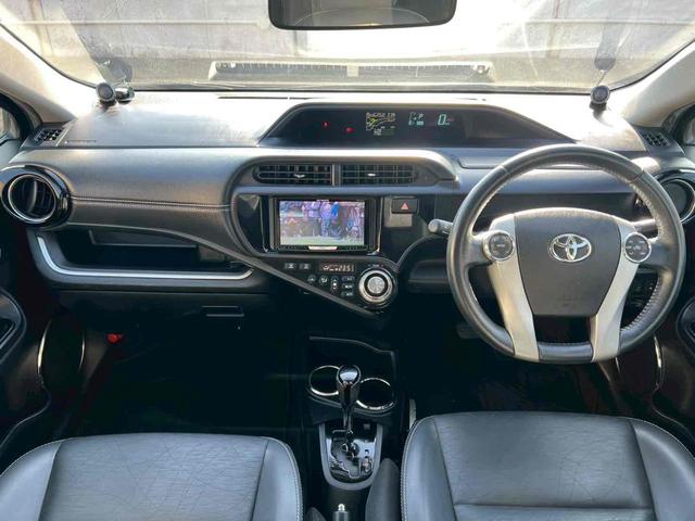 アクア Gブラックソフトレザーセレクション ETC バックカメラ ナビ TV アルミホイール オートライト ヘッドライトウォッシャー スマートキー 電動格納ミラー シートヒーター CVT 盗難防止システム 衝突安全ボディ ABS ESC(5枚目)