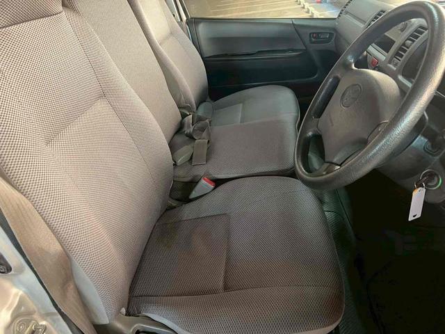 ハイエースバン ロングDX 両側スライドドア AT エアコン パワーウィンドウ 運転席エアバッグ パワーステアリング エアバッグ ラジオ フェンダーミラー(5枚目)