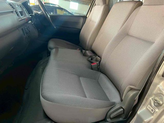 ハイエースバン ロングDX 両側スライドドア AT エアコン パワーウィンドウ 運転席エアバッグ パワーステアリング エアバッグ ラジオ フェンダーミラー(6枚目)