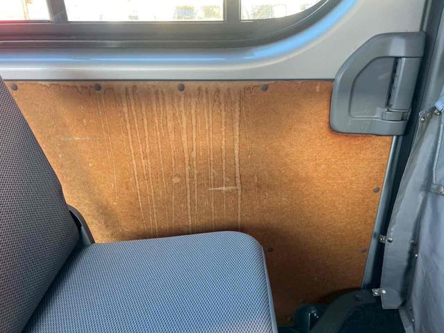 ハイエースバン ロングDX 両側スライドドア AT エアコン パワーウィンドウ 運転席エアバッグ パワーステアリング エアバッグ ラジオ フェンダーミラー(20枚目)