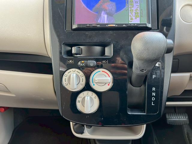 デイズ Ｊ　社外ナビ　地デジ対応ＴＶ　衝突被害軽減システム　キーレスエントリー　電動格納ミラー　ベンチシート　ＣＶＴ　ＡＢＳ　ＥＳＣ　ＣＤ　ＵＳＢ　衝突安全ボディ　エアコン　パワーステアリング　パワーウィンドウ（15枚目）