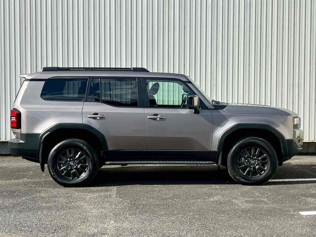 ランドクルーザー２５０ ＶＸ　１２．３インチディスプレイオーディオ／パノラミックビュー／サンルーフ／ルーフレール／デジタルインナーミラー／ブラインドスポットモニター／ブラック革シート／ベンチレーション／パワーバックドア／禁煙（4枚目）