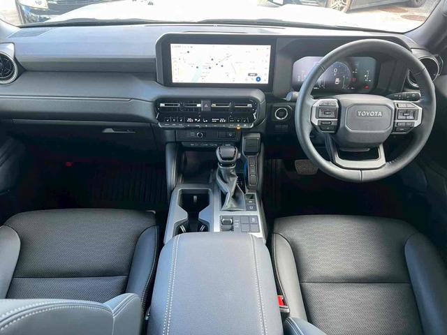 ランドクルーザー２５０ ＶＸ　１２．３インチディスプレイオーディオ／パノラミックビュー／サンルーフ／ルーフレール／デジタルインナーミラー／ブラインドスポットモニター／ブラック革シート／ベンチレーション／パワーバックドア／禁煙（5枚目）