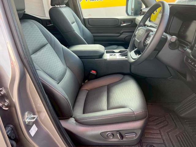 ランドクルーザー２５０ ＶＸ　１２．３インチディスプレイオーディオ／パノラミックビュー／サンルーフ／ルーフレール／デジタルインナーミラー／ブラインドスポットモニター／ブラック革シート／ベンチレーション／パワーバックドア／禁煙（6枚目）