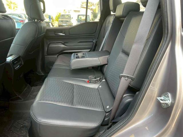 ランドクルーザー２５０ ＶＸ　１２．３インチディスプレイオーディオ／パノラミックビュー／サンルーフ／ルーフレール／デジタルインナーミラー／ブラインドスポットモニター／ブラック革シート／ベンチレーション／パワーバックドア／禁煙（9枚目）