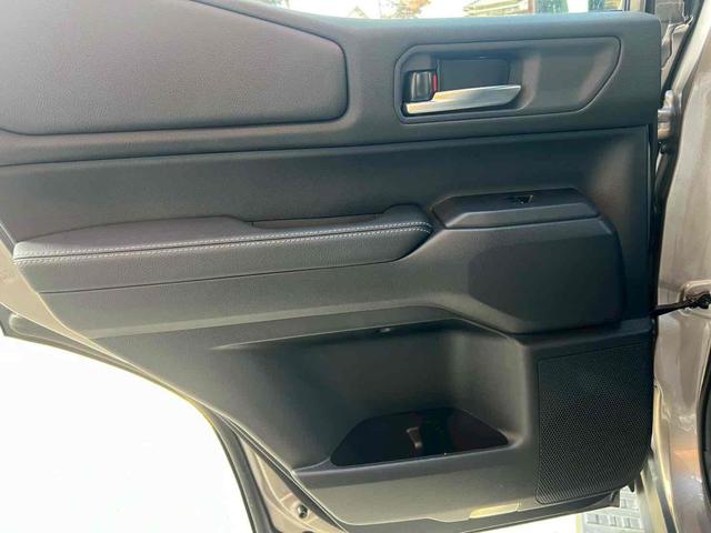 ランドクルーザー２５０ ＶＸ　１２．３インチディスプレイオーディオ／パノラミックビュー／サンルーフ／ルーフレール／デジタルインナーミラー／ブラインドスポットモニター／ブラック革シート／ベンチレーション／パワーバックドア／禁煙（32枚目）