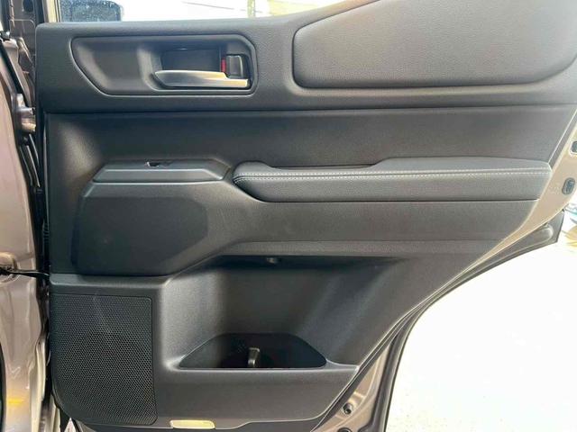 ランドクルーザー２５０ ＶＸ　１２．３インチディスプレイオーディオ／パノラミックビュー／サンルーフ／ルーフレール／デジタルインナーミラー／ブラインドスポットモニター／ブラック革シート／ベンチレーション／パワーバックドア／禁煙（33枚目）