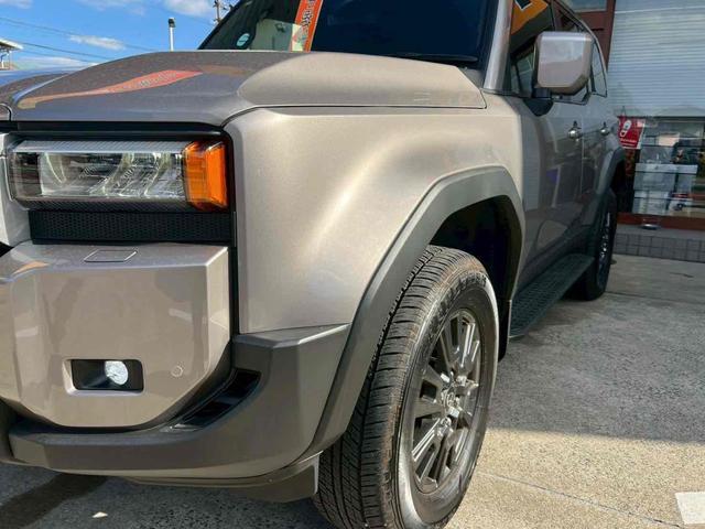 ランドクルーザー２５０ ＶＸ　１２．３インチディスプレイオーディオ／パノラミックビュー／サンルーフ／ルーフレール／デジタルインナーミラー／ブラインドスポットモニター／ブラック革シート／ベンチレーション／パワーバックドア／禁煙（39枚目）