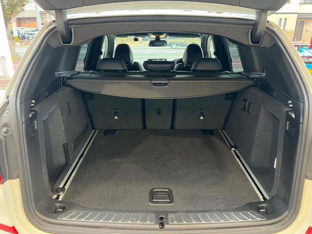 Ｘ３ ｘＤｒｉｖｅ　２０ｄ　Ｍスポーツ　４ＷＤ　ドライブレコーダー　全周囲カメラ　クリアランスソナー　オートクルーズコントロール　パワーシート　パークアシスト　衝突被害軽減システム　ナビ　ＴＶ　オートマチックハイビーム　オートライト（10枚目）