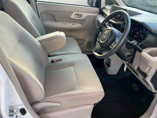 ムーヴ Ｌ　車検令和９年６月　ｃａｒｒｏｚｚｅｒｉａオーディオ　ＣＤ　ラジオ　ＡＵＸ　アイドリングストップ　横滑り防止装置　ヘッドライトレベライザー　ベンチシート　アームレスト　分割倒式リアシート　キーレス　禁煙（6枚目）