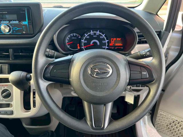 ムーヴ Ｌ　車検令和９年６月　ｃａｒｒｏｚｚｅｒｉａオーディオ　ＣＤ　ラジオ　ＡＵＸ　アイドリングストップ　横滑り防止装置　ヘッドライトレベライザー　ベンチシート　アームレスト　分割倒式リアシート　キーレス　禁煙（12枚目）