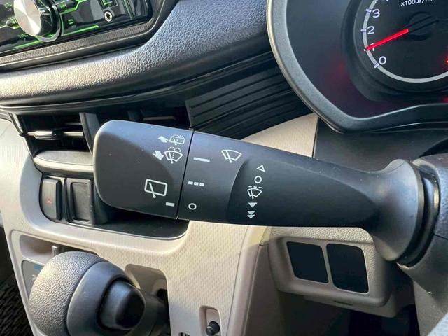 ムーヴ Ｌ　車検令和９年６月　ｃａｒｒｏｚｚｅｒｉａオーディオ　ＣＤ　ラジオ　ＡＵＸ　アイドリングストップ　横滑り防止装置　ヘッドライトレベライザー　ベンチシート　アームレスト　分割倒式リアシート　キーレス　禁煙（14枚目）