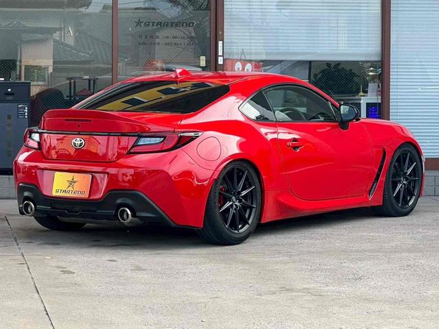 GR86 RZ 専用リアスポイラー/車高調/ETC/バックカメラ/ナビ/TV/オートクルーズコントロール/MT/オートライト/LEDヘッドランプ/スマートキー/シートヒーター/アルミホイール/盗難防止/衝突安全ボディ(4枚目)