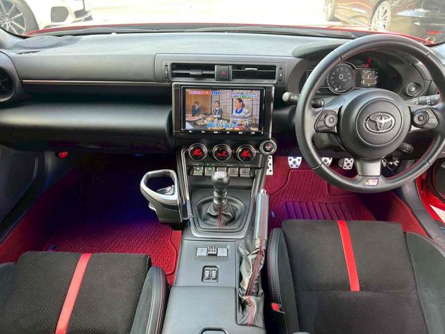 GR86 RZ 専用リアスポイラー/車高調/ETC/バックカメラ/ナビ/TV/オートクルーズコントロール/MT/オートライト/LEDヘッドランプ/スマートキー/シートヒーター/アルミホイール/盗難防止/衝突安全ボディ(7枚目)