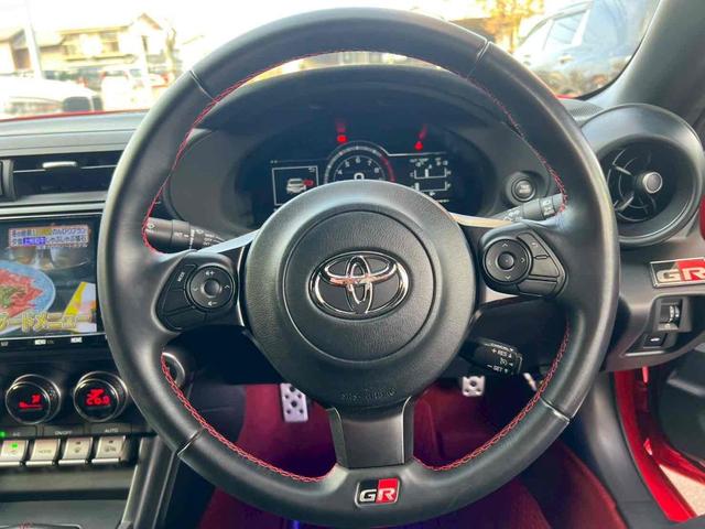 GR86 RZ 専用リアスポイラー/車高調/ETC/バックカメラ/ナビ/TV/オートクルーズコントロール/MT/オートライト/LEDヘッドランプ/スマートキー/シートヒーター/アルミホイール/盗難防止/衝突安全ボディ(17枚目)