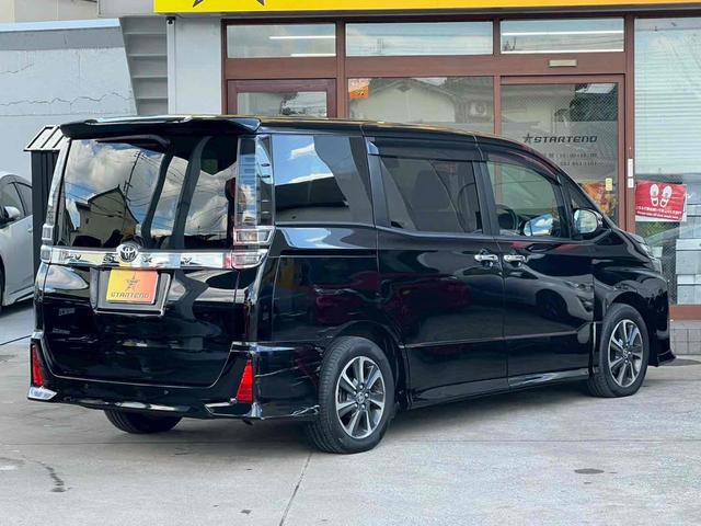 ヴォクシー ＺＳ　煌ＩＩ　純正１０インチナビ／純正１２．１インチフリップダウン／デジタルインターミラー／レザーシートカバー／フルセグＴＶ／Ｂｌｕｅｔｏｏｔｈ／バックモニター／両側電動スライドドア／禁煙車／ワンオーナ－（4枚目）