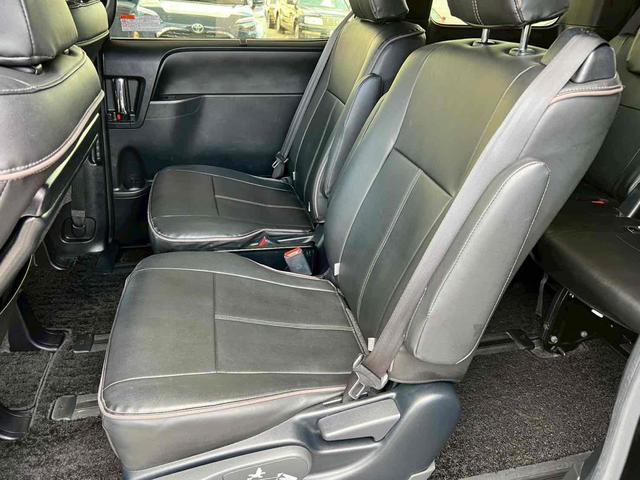 ヴォクシー ＺＳ　煌ＩＩ　純正１０インチナビ／純正１２．１インチフリップダウン／デジタルインターミラー／レザーシートカバー／フルセグＴＶ／Ｂｌｕｅｔｏｏｔｈ／バックモニター／両側電動スライドドア／禁煙車／ワンオーナ－（11枚目）