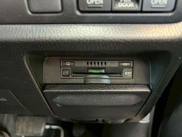 ヴォクシー ＺＳ　煌ＩＩ　純正１０インチナビ／純正１２．１インチフリップダウン／デジタルインターミラー／レザーシートカバー／フルセグＴＶ／Ｂｌｕｅｔｏｏｔｈ／バックモニター／両側電動スライドドア／禁煙車／ワンオーナ－（21枚目）