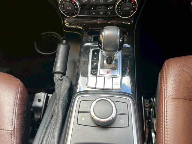 Gクラス G350d ラグジュアリーP/純正ナビ/バックモニター/フルセグTV/ハーマンカードン/サンルーフ/ブラインドスポットモニター/茶革/ETC/パワーシート/シートヒーター/クリアランスソナー/クルコン/禁煙(12枚目)