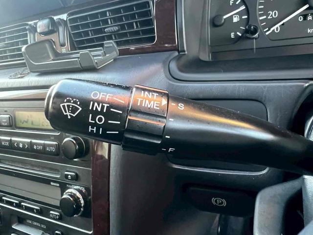 クラウン ロイヤルツーリング　アルミホイール　オートライト　ＡＴ　電動格納ミラー　ＣＤ　カセット　ＡＢＳ　エアコン　パワーステアリング　パワーウィンドウ（9枚目）