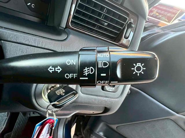 クラウン ロイヤルツーリング　アルミホイール　オートライト　ＡＴ　電動格納ミラー　ＣＤ　カセット　ＡＢＳ　エアコン　パワーステアリング　パワーウィンドウ（10枚目）