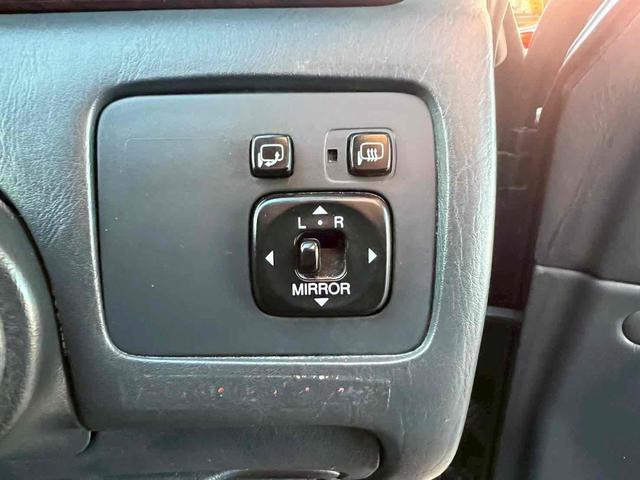 クラウン ロイヤルツーリング　アルミホイール　オートライト　ＡＴ　電動格納ミラー　ＣＤ　カセット　ＡＢＳ　エアコン　パワーステアリング　パワーウィンドウ（11枚目）