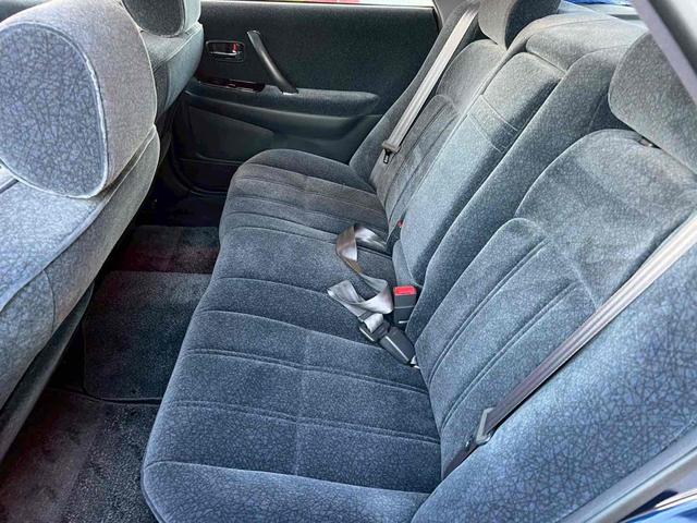 クラウン ロイヤルツーリング　アルミホイール　オートライト　ＡＴ　電動格納ミラー　ＣＤ　カセット　ＡＢＳ　エアコン　パワーステアリング　パワーウィンドウ（15枚目）