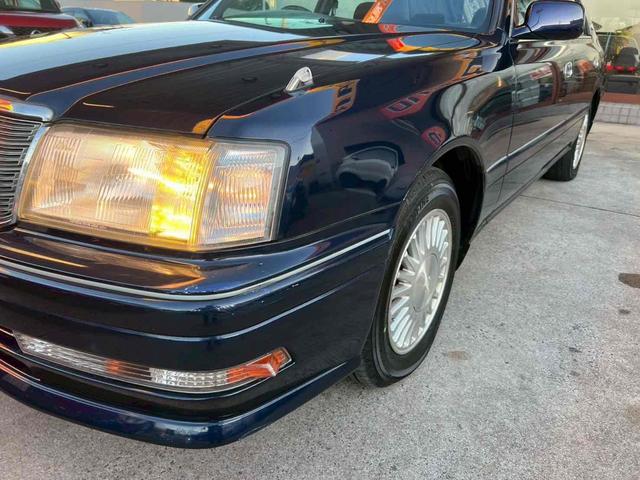 クラウン ロイヤルツーリング　アルミホイール　オートライト　ＡＴ　電動格納ミラー　ＣＤ　カセット　ＡＢＳ　エアコン　パワーステアリング　パワーウィンドウ（17枚目）