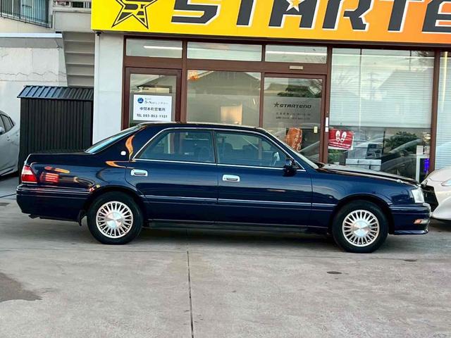 クラウン ロイヤルツーリング　アルミホイール　オートライト　ＡＴ　電動格納ミラー　ＣＤ　カセット　ＡＢＳ　エアコン　パワーステアリング　パワーウィンドウ（19枚目）