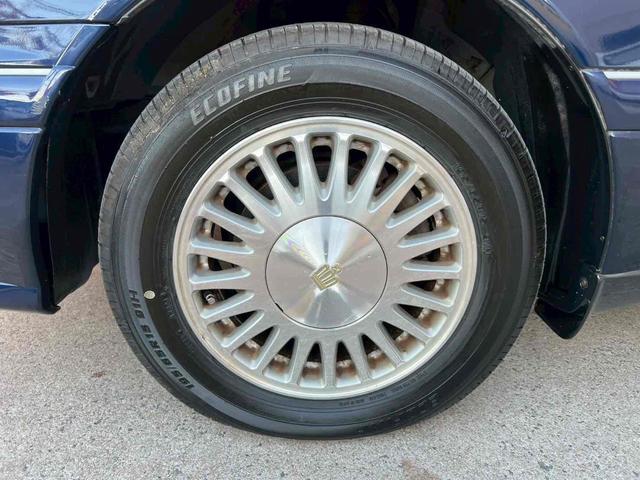 クラウン ロイヤルツーリング　アルミホイール　オートライト　ＡＴ　電動格納ミラー　ＣＤ　カセット　ＡＢＳ　エアコン　パワーステアリング　パワーウィンドウ（23枚目）