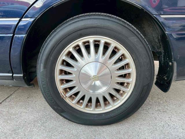 クラウン ロイヤルツーリング　アルミホイール　オートライト　ＡＴ　電動格納ミラー　ＣＤ　カセット　ＡＢＳ　エアコン　パワーステアリング　パワーウィンドウ（24枚目）