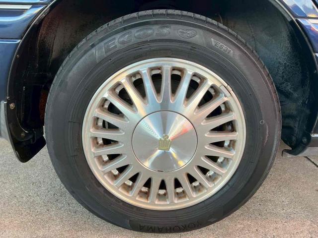 クラウン ロイヤルツーリング　アルミホイール　オートライト　ＡＴ　電動格納ミラー　ＣＤ　カセット　ＡＢＳ　エアコン　パワーステアリング　パワーウィンドウ（25枚目）