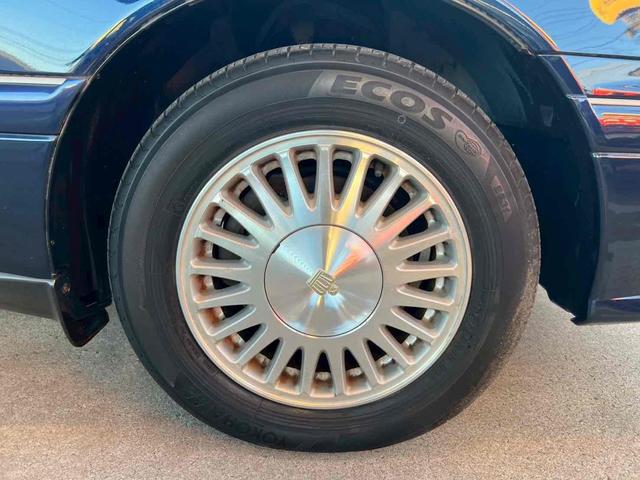 クラウン ロイヤルツーリング　アルミホイール　オートライト　ＡＴ　電動格納ミラー　ＣＤ　カセット　ＡＢＳ　エアコン　パワーステアリング　パワーウィンドウ（26枚目）