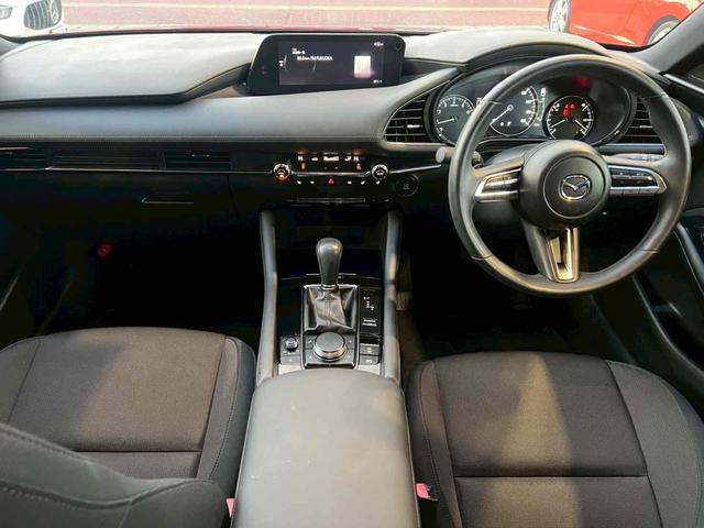 MAZDA3ファストバック 20Sプロアクティブ ツーリングセレクション 360度セーフティパッケージ/8.8インチセンターディスプレイ/ドラレコ/フルセグTV/CD/DVD/ステアリングヒーター/18インチ10本スポークグレー塗装アルミ/パワーシート/シートヒーター/禁煙(7枚目)