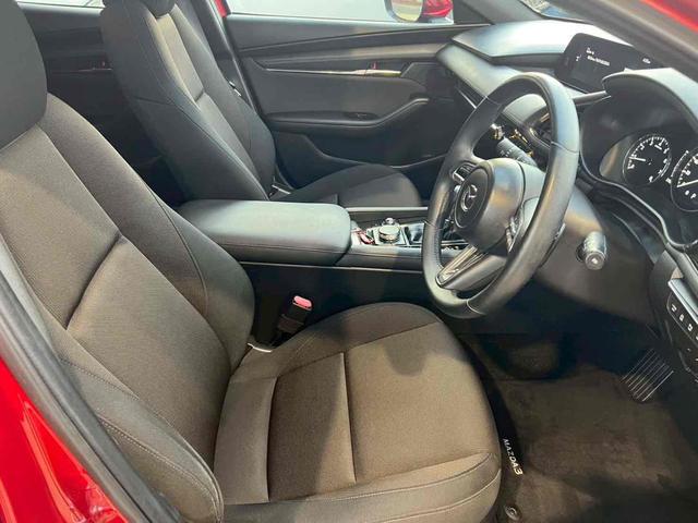 MAZDA3ファストバック 20Sプロアクティブ ツーリングセレクション 360度セーフティパッケージ/8.8インチセンターディスプレイ/ドラレコ/フルセグTV/CD/DVD/ステアリングヒーター/18インチ10本スポークグレー塗装アルミ/パワーシート/シートヒーター/禁煙(8枚目)