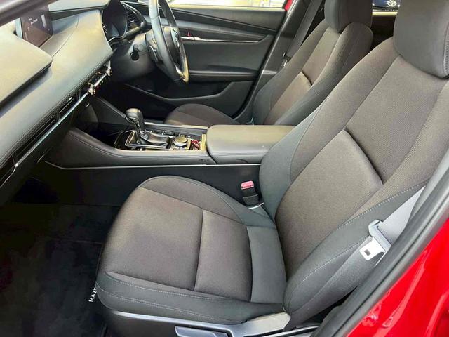 MAZDA3ファストバック 20Sプロアクティブ ツーリングセレクション 360度セーフティパッケージ/8.8インチセンターディスプレイ/ドラレコ/フルセグTV/CD/DVD/ステアリングヒーター/18インチ10本スポークグレー塗装アルミ/パワーシート/シートヒーター/禁煙(9枚目)